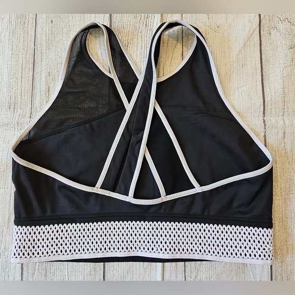 New Balance Women's Size Medium Black Q Speed Longline Sports Bra Vented Active - Picture 7 of 8